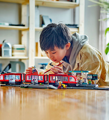 LEGO City Downtown Streetcar & Station 60423 – NEW