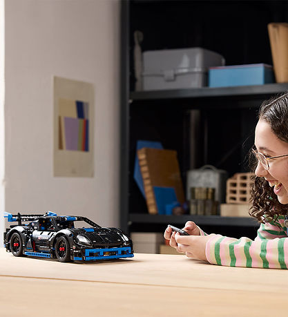 LEGO Technic Porsche GT4 e-Performance – 834 pcs