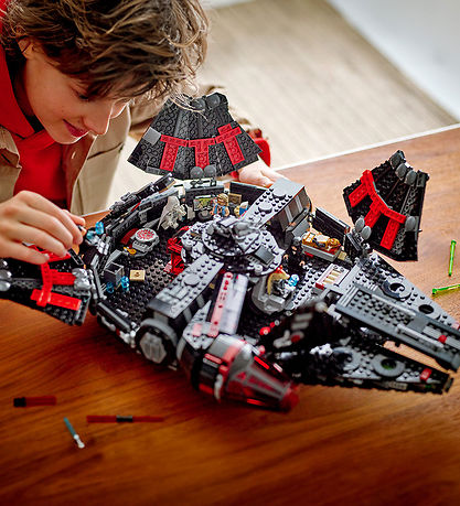 LEGO Star Wars - The Dark Falcon 75389