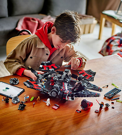 LEGO Star Wars - The Dark Falcon 75389