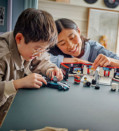 LEGO City F1 Garage with Mercedes-AMG & Alpine 60444