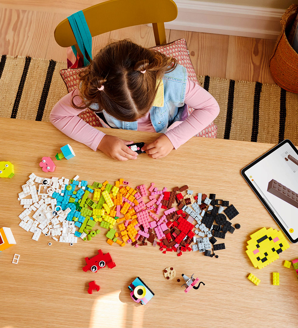 LEGO® Classic+ - Creative Happy Box 11042 - 680 pcs