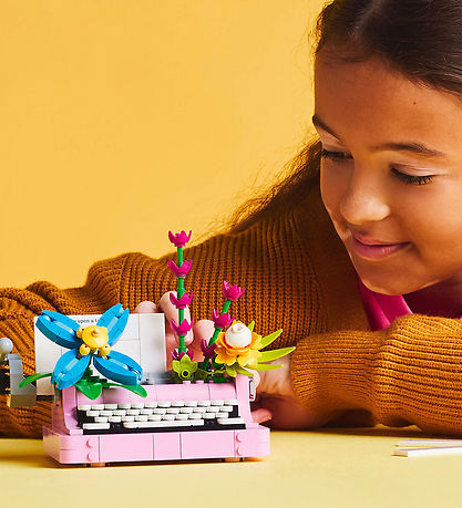 LEGO Creator Typewriter with Flowers 31169 – 3-in-1 – 363 pcs