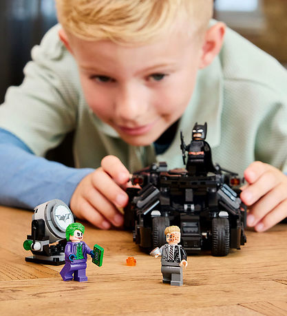 LEGO Batman - Batman Tumbler vs. Two-Face & The Joker 76303