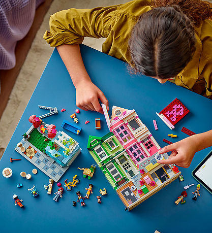 LEGO Friends – HLC Apartments & Stores 42670 – 2040 pcs
