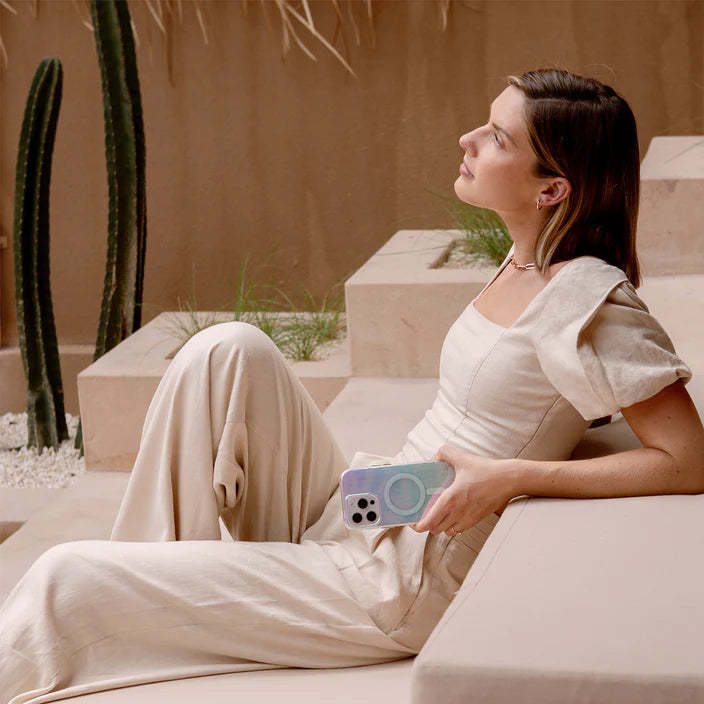 UNIQ COEHL IPHONE 16 PRO (2024) 6.3 MAGNETIC CHARGING LINEAR - IRIDESCENT