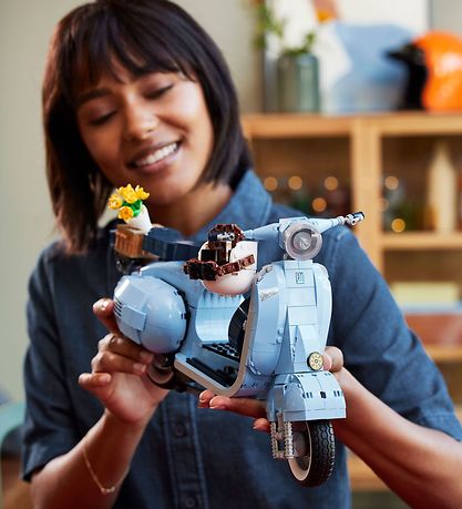 LEGO® Vespa 125 10298 – Classic Scooter Build Set