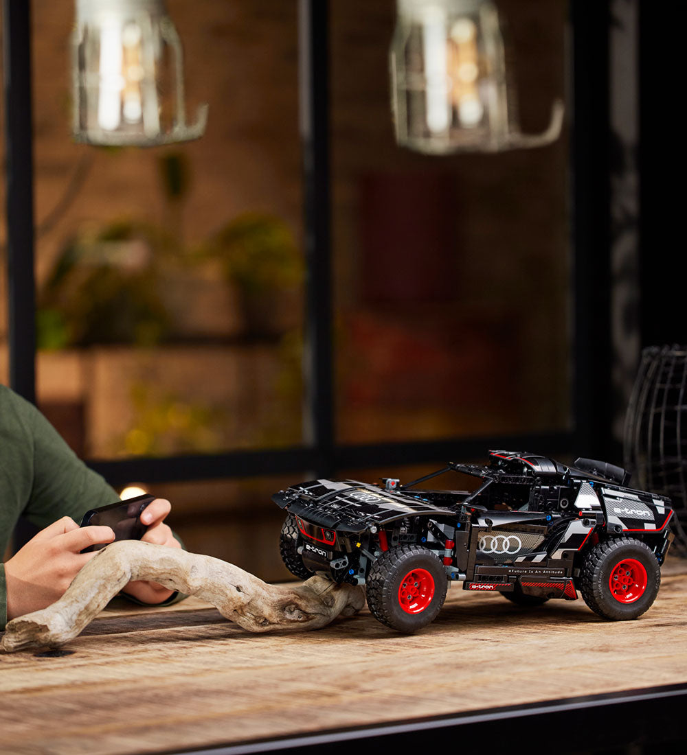 LEGO Technic Audi RS Q e-tron 42160 – 914 pcs