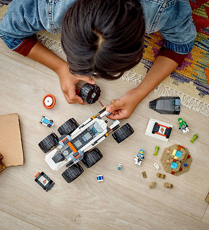 LEGO® City - Space Explorer Rover & Alien Life 60431