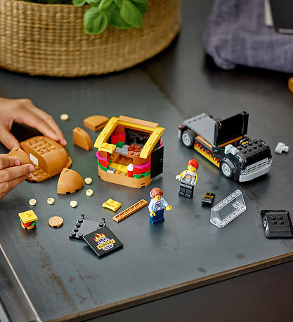 LEGO® City - Burger Truck 60404 (194 pcs)