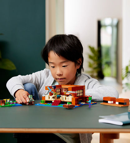 LEGO Minecraft The Frog House 21256 – 400 pcs