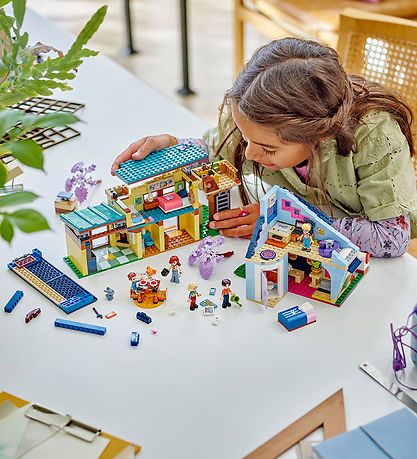 LEGO Friends – Olly & Paisley’s Family Houses 42620 – 1126 pcs
