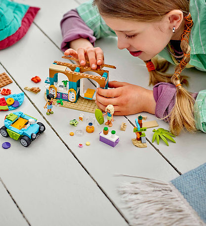 LEGO® Friends - Beach Smoothie Stand 42625
