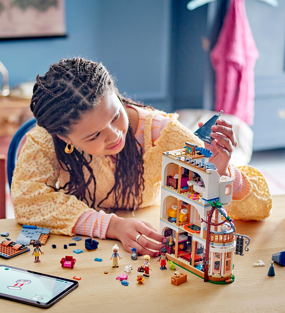 LEGO Friends – Castle Bed & Breakfast 42638 – 1311 pcs