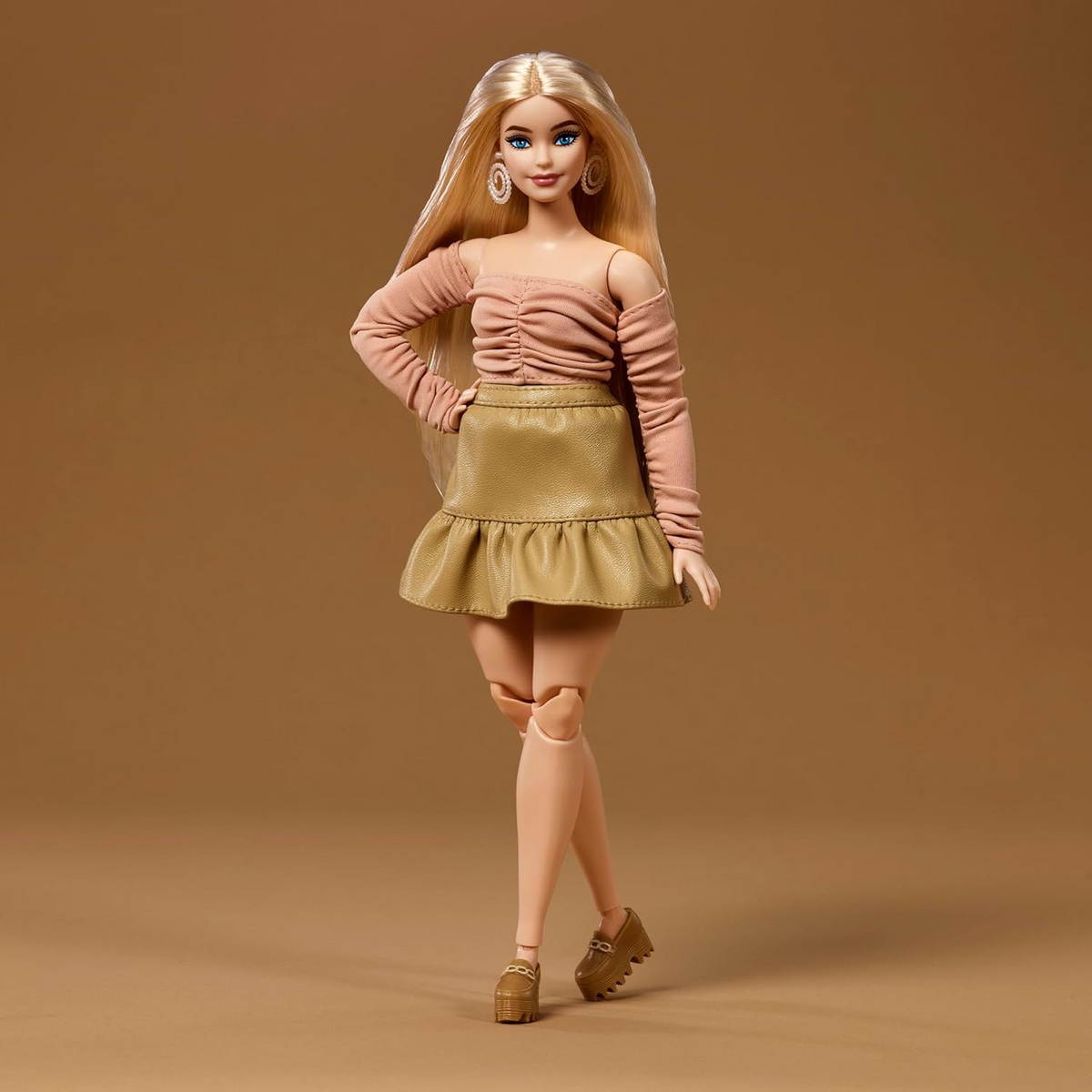Barbie You Create Barbie Basics White and Curvy