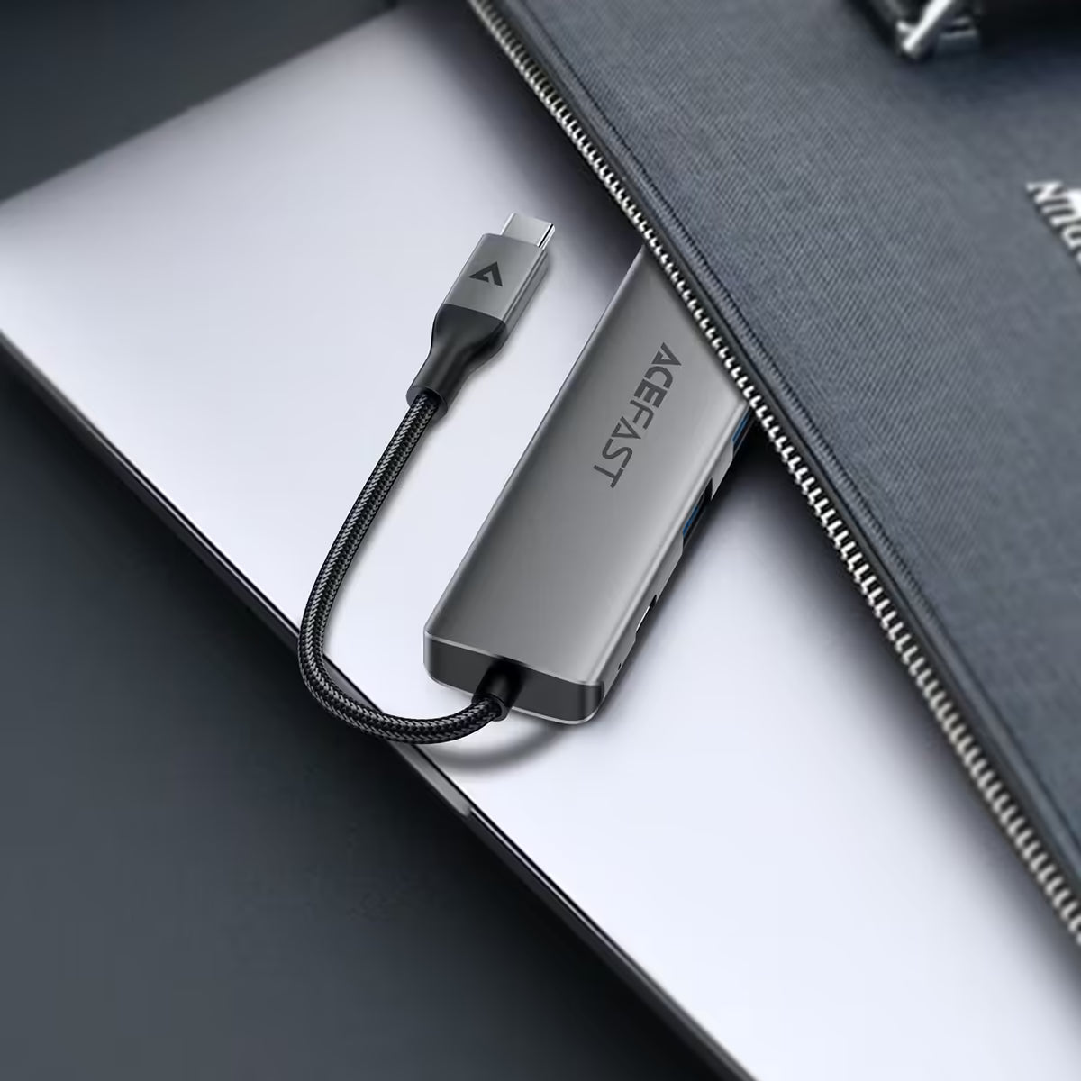 قاعدة ACEFAST J18 USB-C 6 في 1 4K 60Hz PD 90W