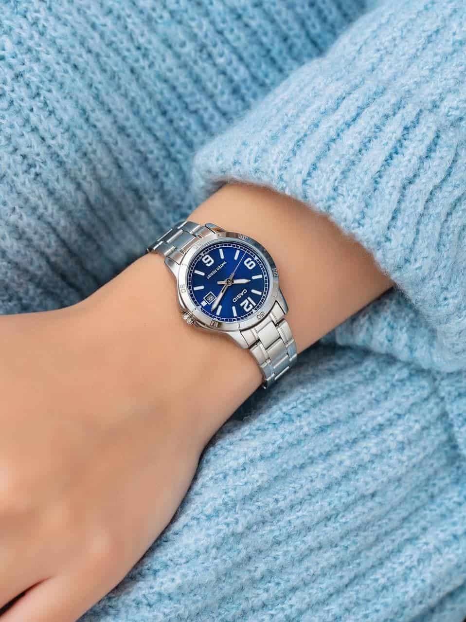 Casio LTP-V004D-2B Women's Dress Stainless Steel Blue Dial Date Watch
